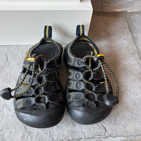 KEEN H2 Swim Sandals Toddler Size 8 black Hiking Waterproof Outdoor Camping - Picture 1 of 5